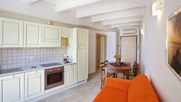 Apartemen | Dapur pribadi | Kursi makan untuk bayi