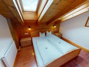 ชาเลท์ | 4 ห้องนอน, ตกแต่งพิเศษโดยเฉพาะ, ผ้าปูที่นอน