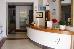 Reception - Apartment in Garda Near Shopping (Garda)