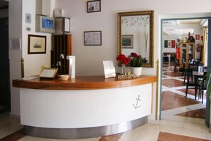 Apartment | Reception