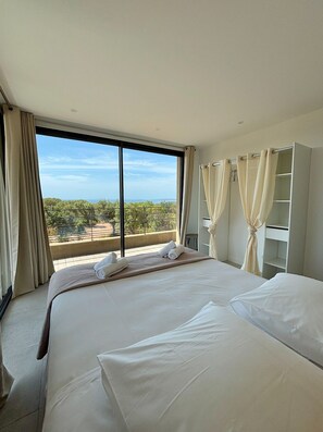 5 bedrooms, iron/ironing board, WiFi, bed sheets