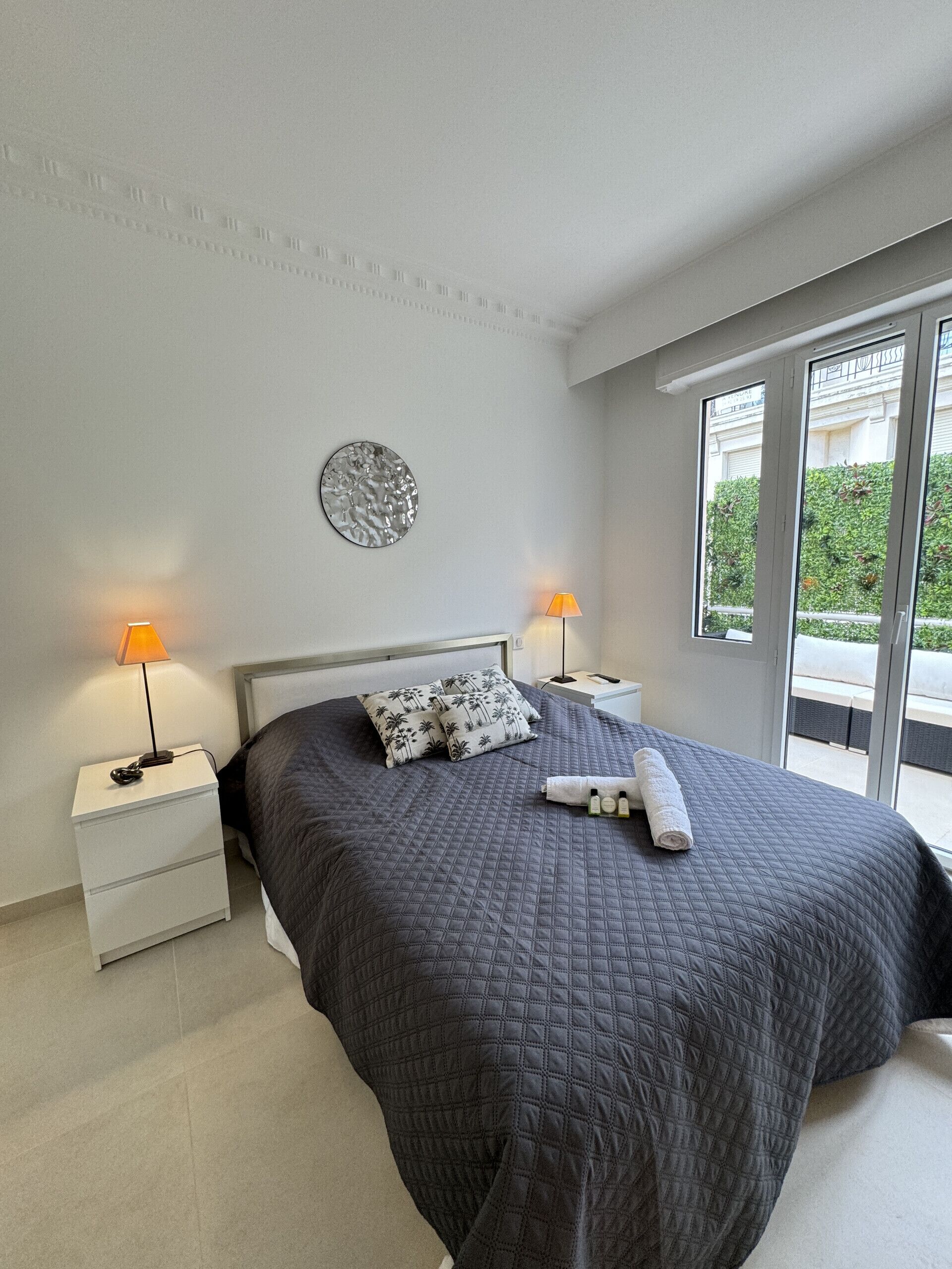 1 habitación, tabla de planchar con plancha, wifi gratis y ropa de cama 