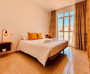 2 Schlafzimmer, Bügeleisen/Bügelbrett