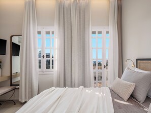 3 slaapkamers, een strijkplank/strijkijzer, reisbedje, gratis wifi