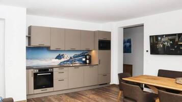 Apartment | Private kitchen | Electric kettle, toaster