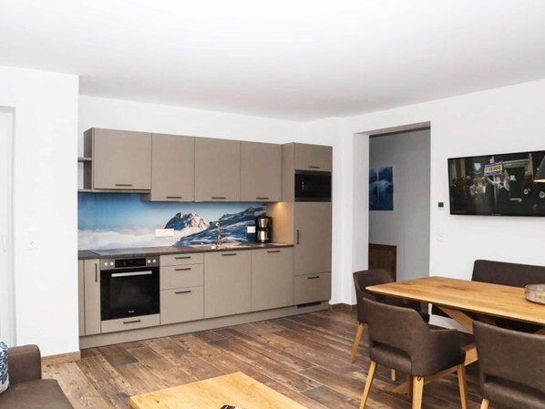 Apartment | Private kitchen | Electric kettle, toaster