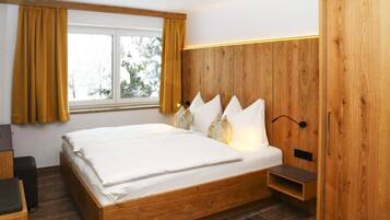 Apartment | 1 bedroom, individually furnished, bed sheets
