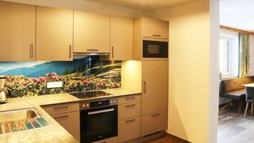 Apartment | Private kitchen | Electric kettle, toaster
