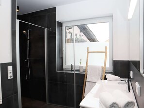 Apartment | Bathroom