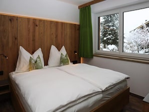 2 camere, con arredamento individuale, lenzuola