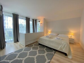 Casa | 7 quartos, individualmente mobiliados, roupa de cama