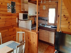 House | Private kitchen | Electric kettle - Comfortable House With Private Garden, Rusinowo (Postomino)