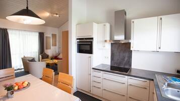 House | Private kitchen | Electric kettle, toaster, high chair