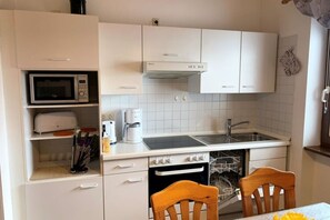 Hus | Eget kjøkken | Vannkoker, brødrister og høy barnestol