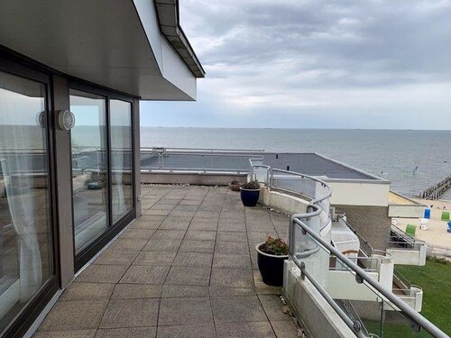 Penthouse by North Sea With Pool and Sauna