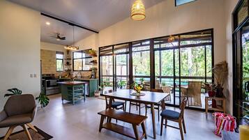 House, 3 Bedrooms, Private Pool, Garden View | Dining room