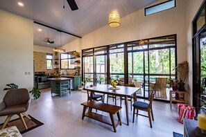 Maison, 3 chambres, piscine privée, vue jardin | Salle à manger