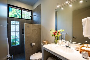 House, 3 Bedrooms, Private Pool, Garden View | Bathroom