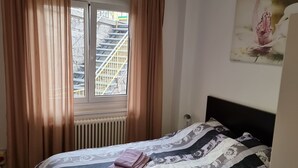 1 bedroom - Room-double Room With Air Conditioning - (Minusio)