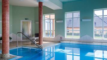 獨棟房屋 | 游泳池 | 室內游泳池和室外游泳池