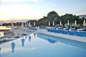Apartment | Pool | Outdoor pool - Apartments in Villas Punta Skala With Beachpool (Zadar)
