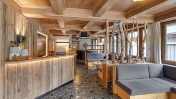 Apartment | Reception
