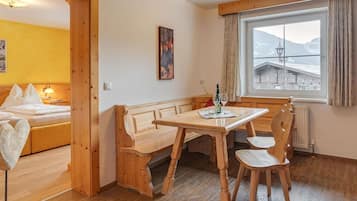 Apartment | Dining