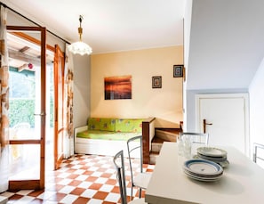 Apartment | Dining
