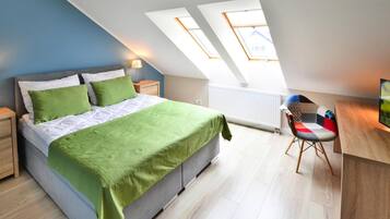 Apartment | 1 bedroom, individually furnished, iron/ironing board, bed sheets