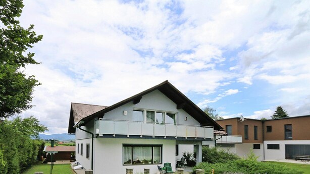 A two-story house with a balcony, a garden, and a view of the mountains. - Apartment in St. Kanzian Near Klopeiner See (Sankt Kanzian am Klopeiner See)