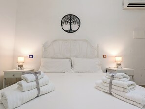 1 bedroom, WiFi, bed sheets - the original sin_Adam (Matera)