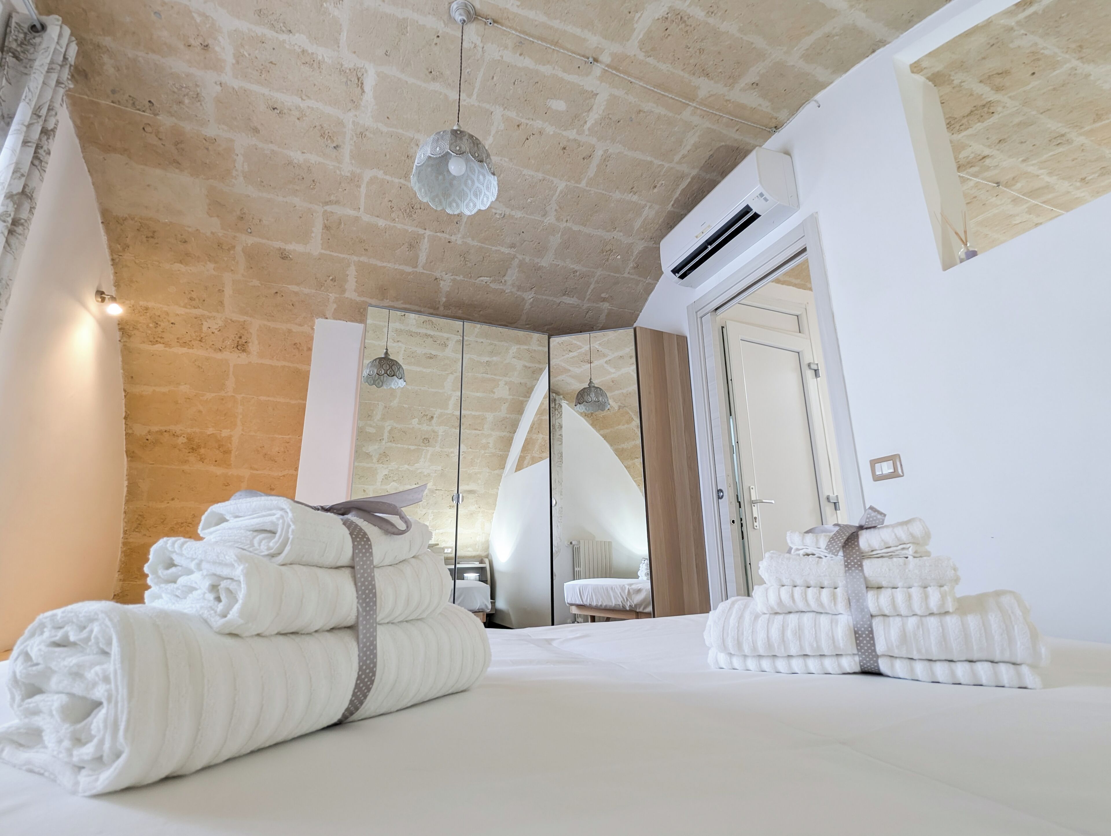 1 camera, Wi-Fi, lenzuola