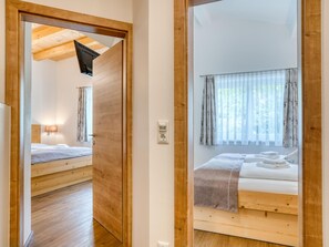 Apartment | 4 bedrooms, bed sheets
