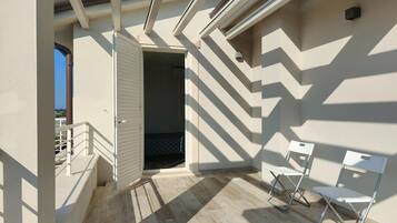 House | Balcony