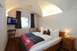 Apartment | 2 bedrooms, individually furnished, bed sheets
