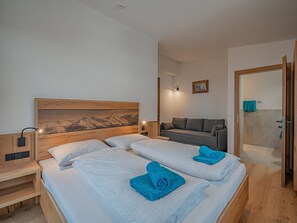 Apartment | 2 bedrooms, individually furnished, bed sheets - Chalet in Brixental Near Ski Slopes (Brixen im Thale)