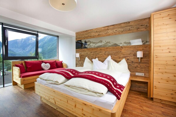Apartment | 3 bedrooms, individually furnished, bed sheets