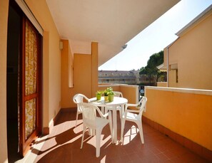 Apartment | Balcony - Holiday Resort Villaggio Selene, Bibione Spiaggia (San Michele al Tagliamento)