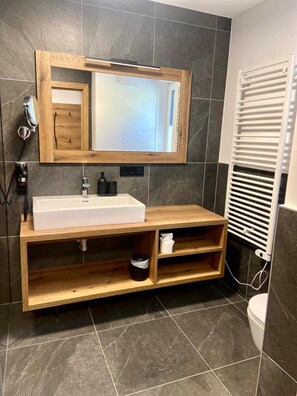 Bathroom - Bergzeit Apartments Near ski Slope (Saalbach-Hinterglemm)