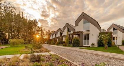 Spacious Holiday Homes With air Conditioning, Pool