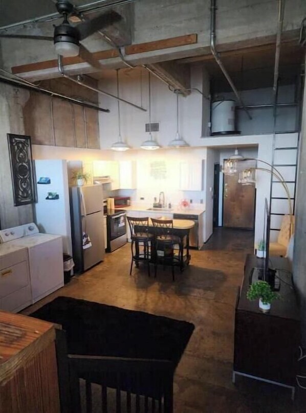 Interior - Luxury 1 BDR Loft: Near State Fair w/ Rooftop Pool (Dallas)