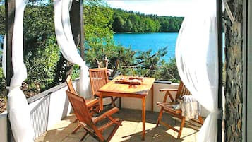 House | Outdoor dining