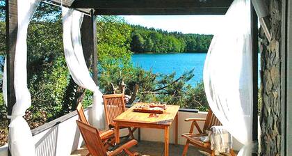 A Wonderful Holiday Home With Lake Access