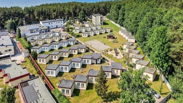 A cluster of mobile homes with a view of the sea and forest. - Single-story Holiday Homes Close to the Beach (gmina Sianów)
