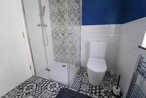 Apartment | Bathroom | Shower, towels