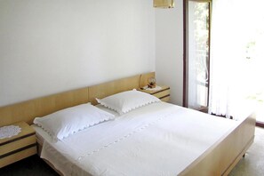 Apartment | 5 bedrooms, individually furnished - Apartment in House Srecko, Stara Novalja, on the Beach (Novalja)