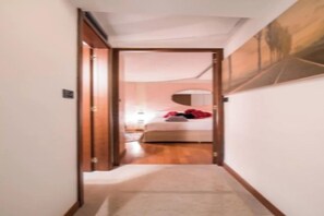2 bedrooms, desk, iron/ironing board, travel crib