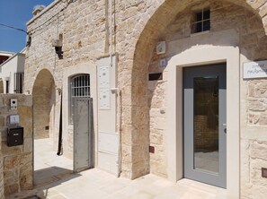Exterior detail - Dimore Miravalle typical accommodation in Apulia with Trullo immersed in Itria Valley (Martina Franca)