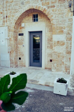 Exterior detail - Dimore Miravalle typical accommodation in Apulia with Trullo immersed in Itria Valley (Martina Franca)