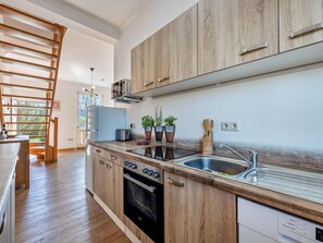 House | Private kitchen | Electric kettle, toaster, highchair - Apartment on Lake Muritz With Marina Access (Buchholz)